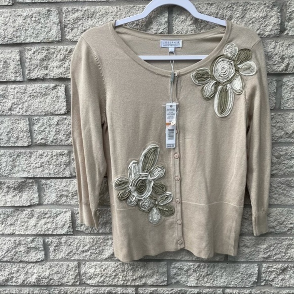 NWT Joseph A Top size small  GD3